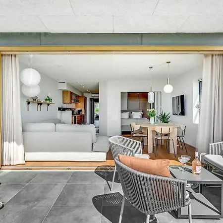 Апартаменты 3 Bedroom Stunning In